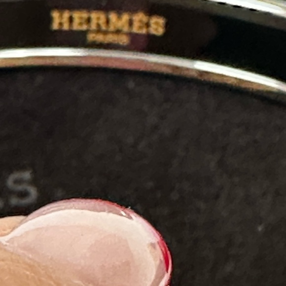 Hermès Enamel Bangle Bracelet with Box & Dust Bag - Picture 3 of 10